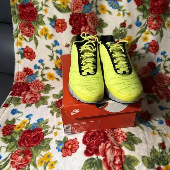 Nike Air Max Plus size 13 TN Neon Yellow Sneakers - Picture 6 of 7